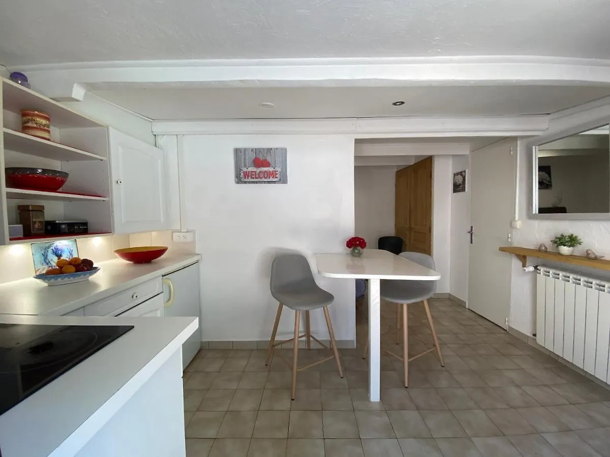 Debbie'S Crew House Hostel Αντίμπ