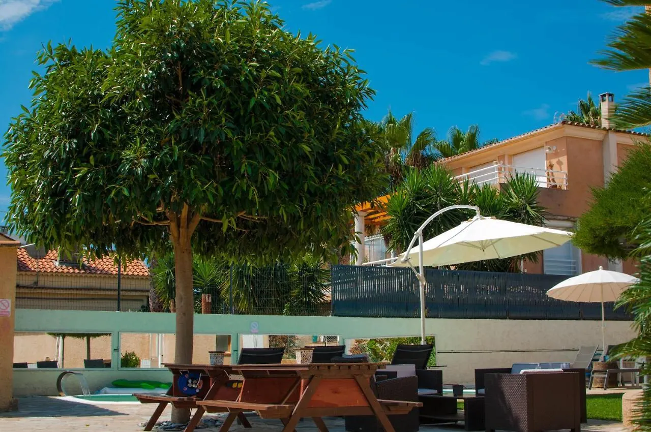 Debbie'S Crew House Hostel Αντίμπ 0*,  Γαλλία