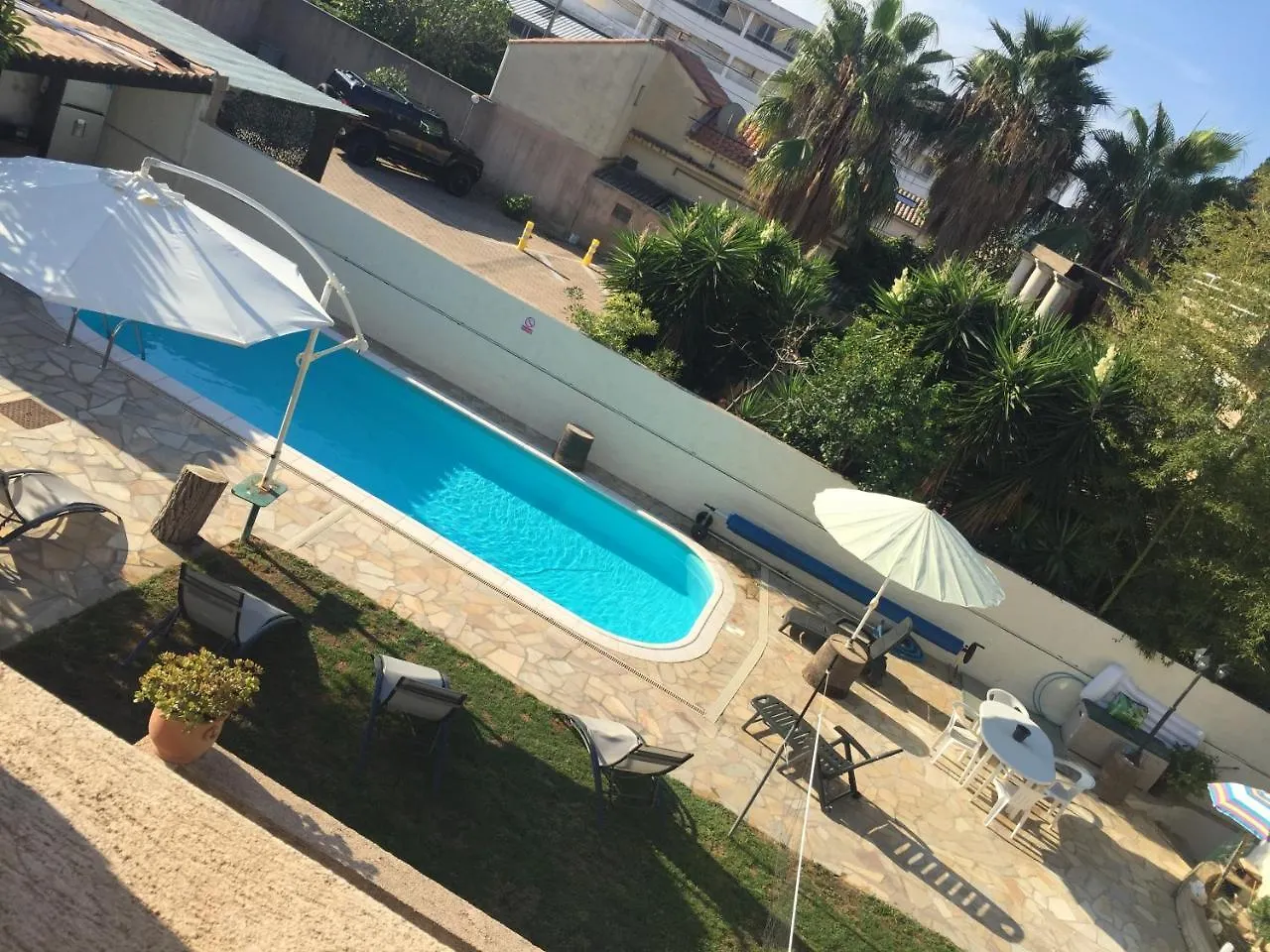Debbie'S Crew House Hostel Αντίμπ