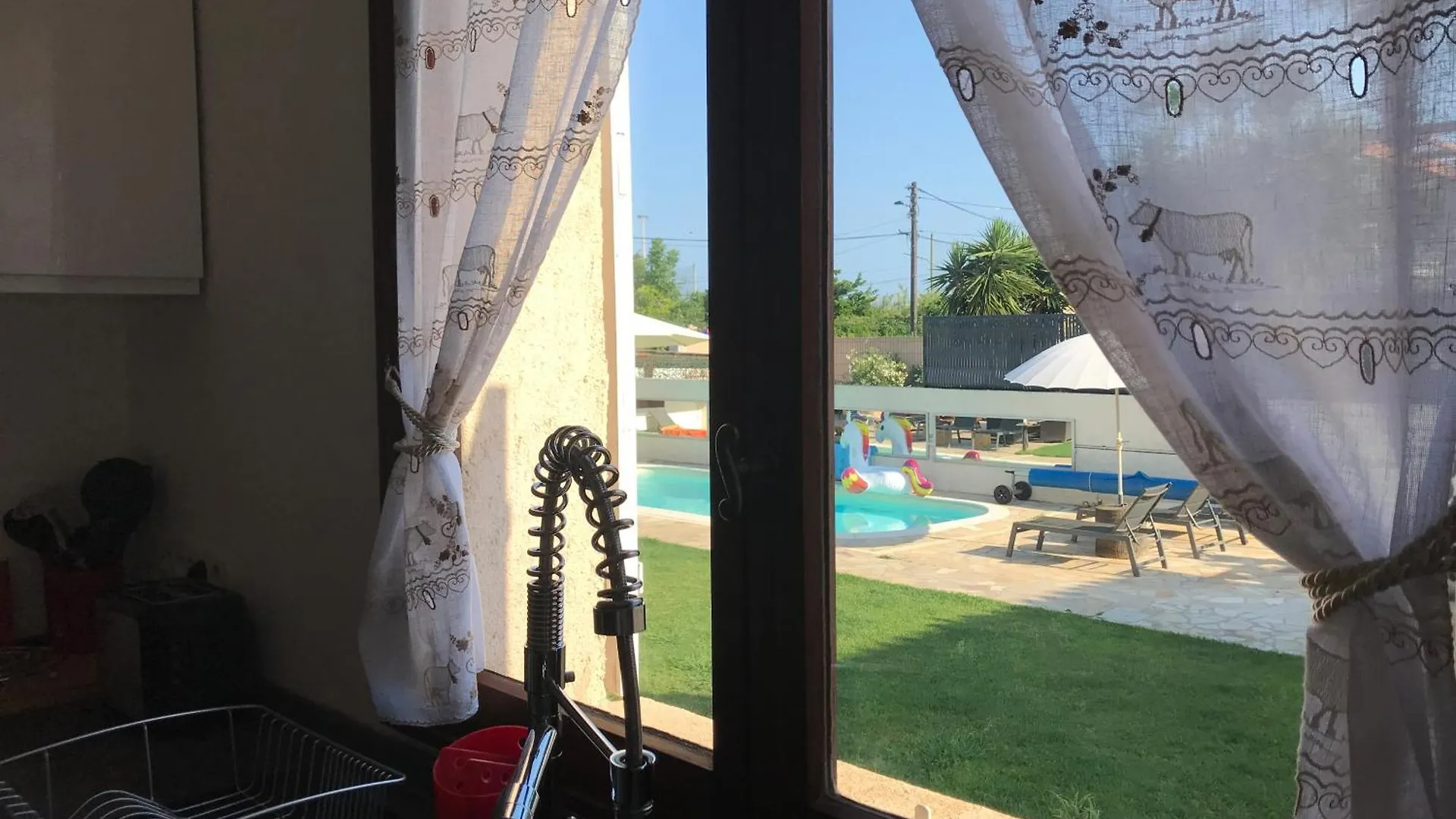 Debbie'S Crew House Hostel Αντίμπ