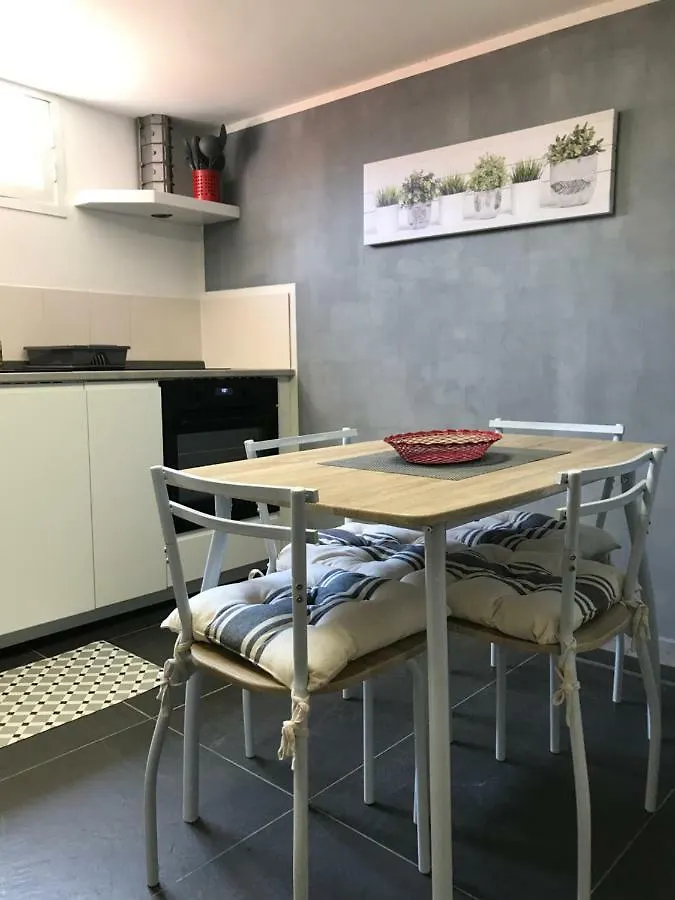 Debbie'S Crew House Hostel Αντίμπ