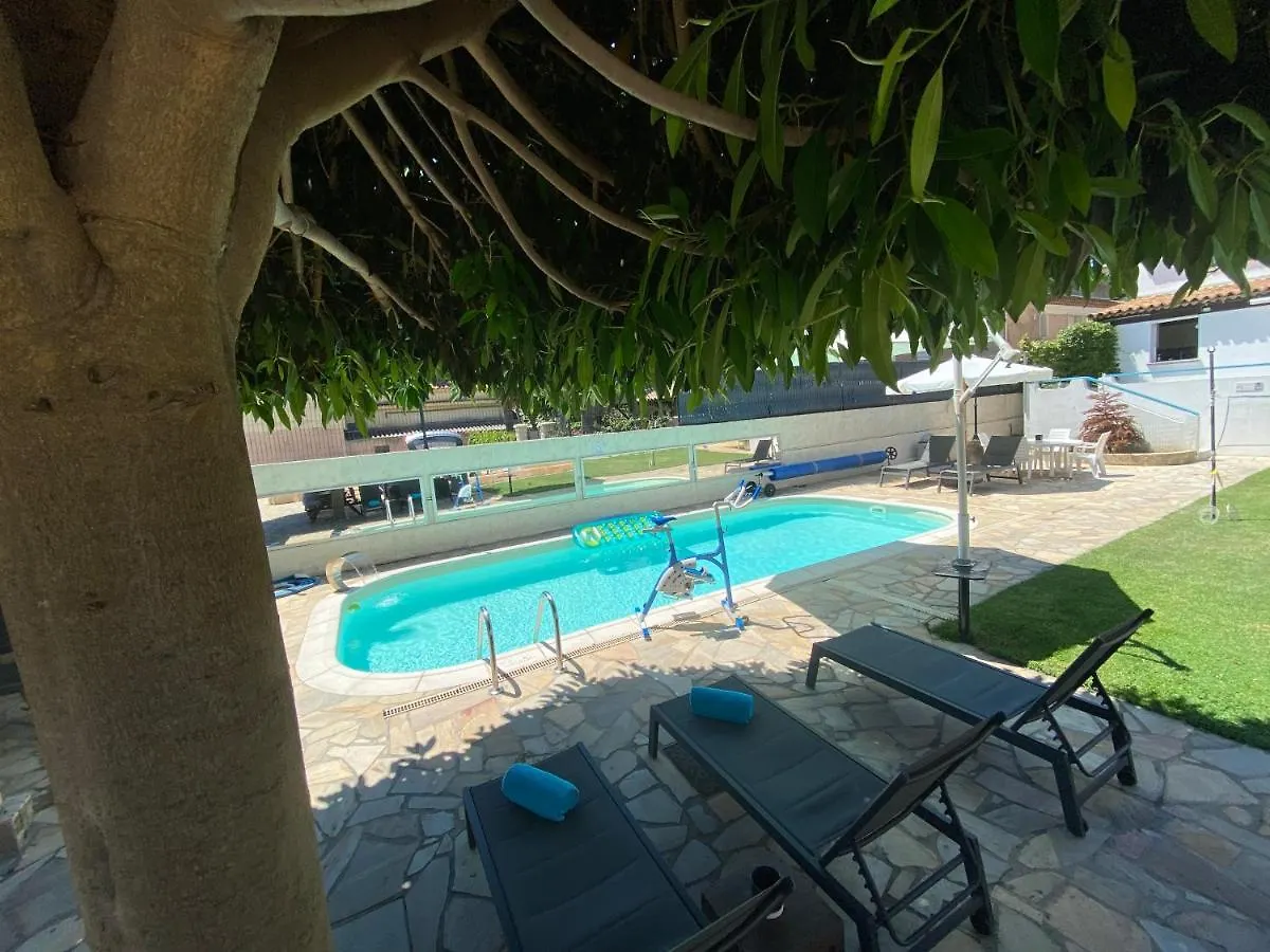 Auberge de jeunesse Debbie'S Crew House à Antibes 0*,  France