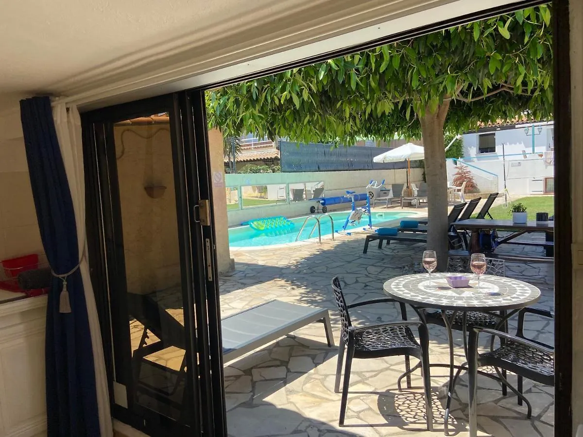 Auberge de jeunesse Debbie'S Crew House à Antibes France