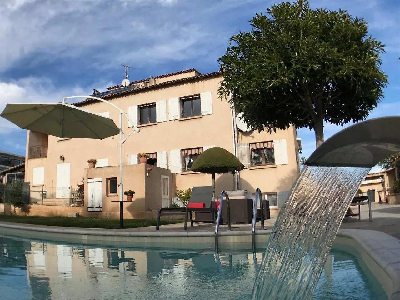 Auberge de jeunesse Debbie'S Crew House à Antibes France