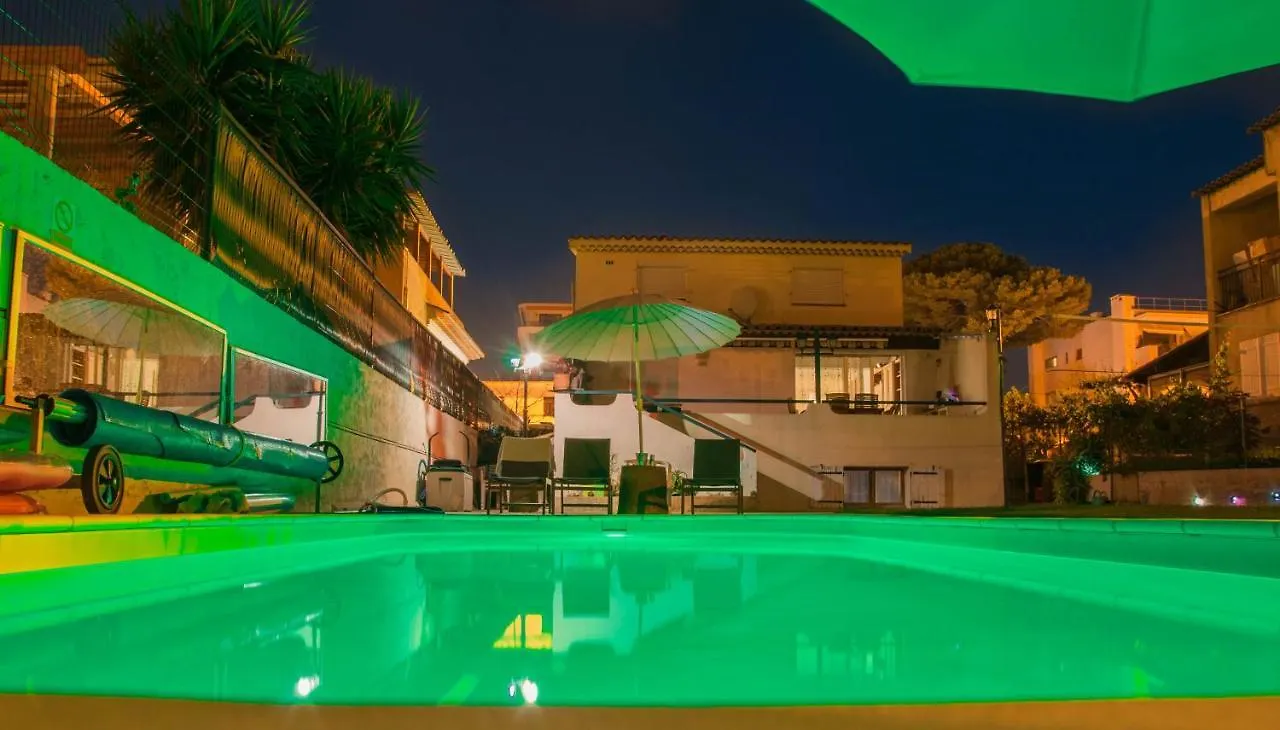 Auberge de jeunesse Debbie'S Crew House à Antibes France