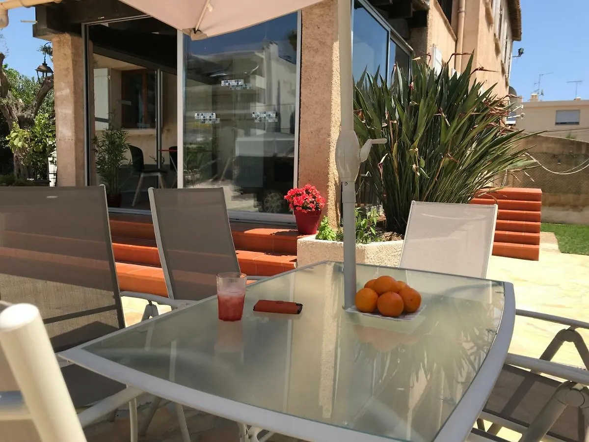 Auberge de jeunesse Debbie'S Crew House à Antibes France