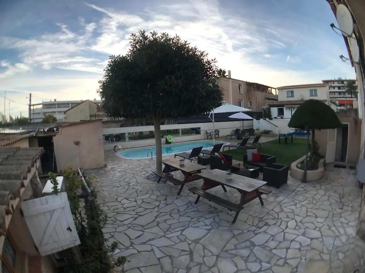 Auberge de jeunesse Debbie'S Crew House à Antibes